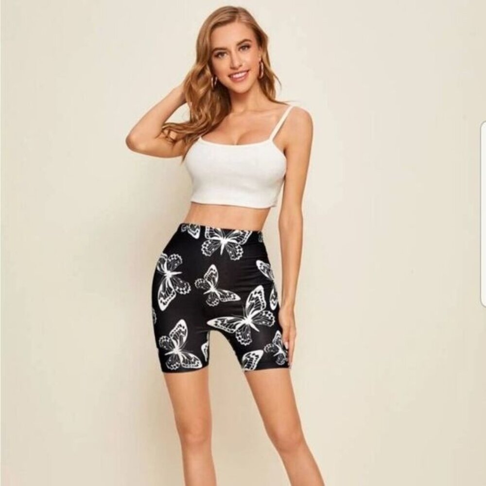 💕5/$18 NWT Butterfly printed biker shorts